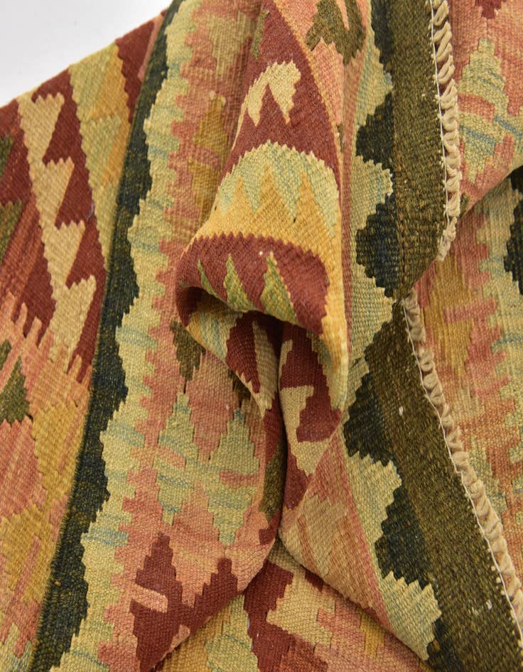 Detail image of 2' 7 x 4' 4  Hand Woven Kilim Waziri Wool Rug