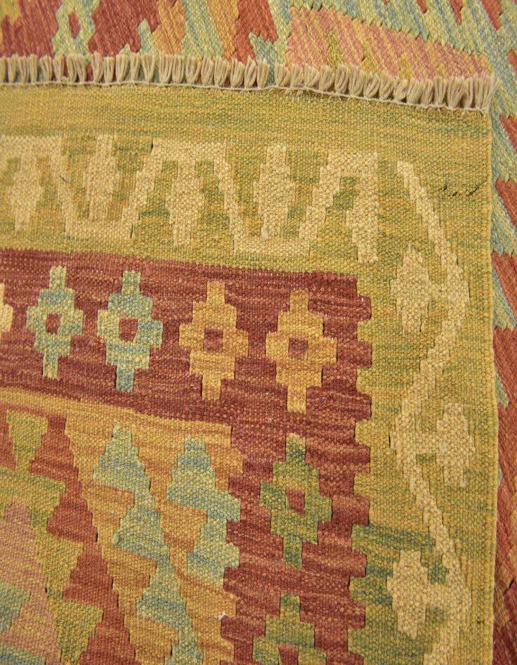 Detail image of 2' 6 x 4' 2  Hand Woven Kilim Waziri Wool Rug