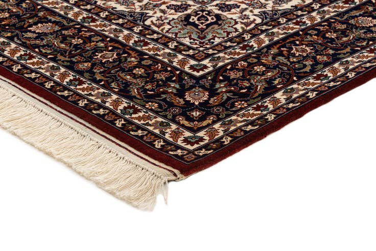 Detail image of 4' 7 x 7' 3 Lahour Rug