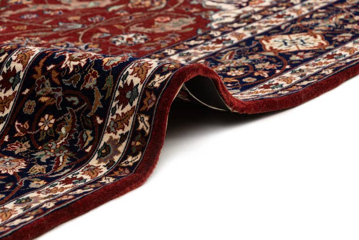 Detail image of 4' 7 x 7' 3 Lahour Rug