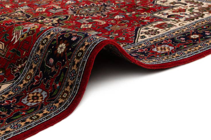 Detail image of 3' 3 x 4' 11 Lahour Rug