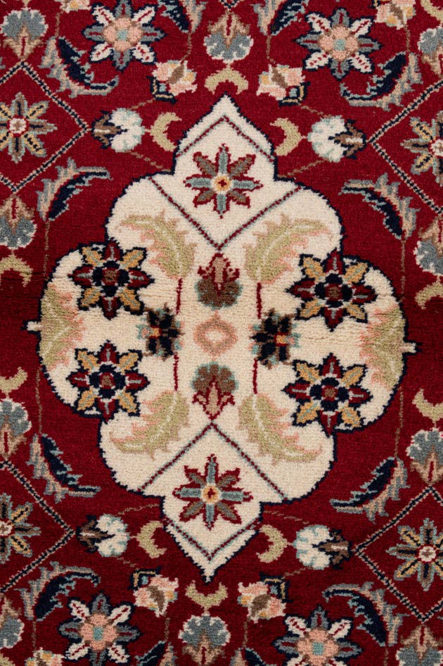 Detail image of 3' 2 x 4' 10 Hand Knotted Lahour Wool Rug