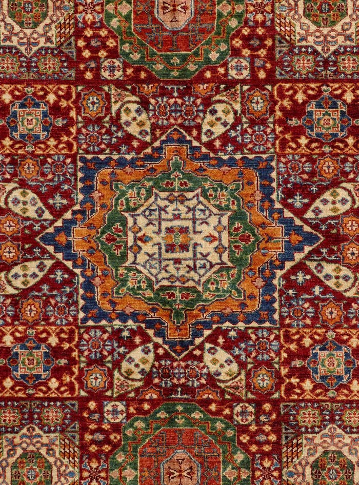 Detail image of 5' 2 x 6' 9 Hand Knotted Mamluk Ziegler Rug