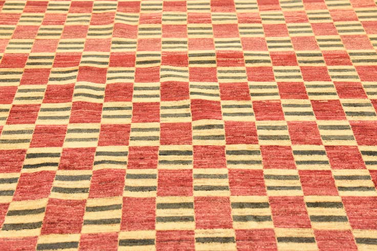 Detail image of 6' 5 x 9' 7 Hand Knotted Modern Ziegler Oriental Rug