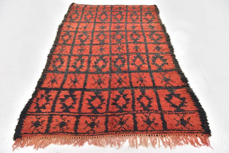 Detail image of 4' x 6' 8 Hand Knotted Moroccan Wool Rug