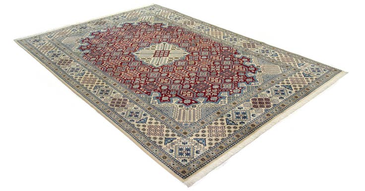 Detail image of 8' x 11' 4 Hand Knotted Nain Persian Rug
