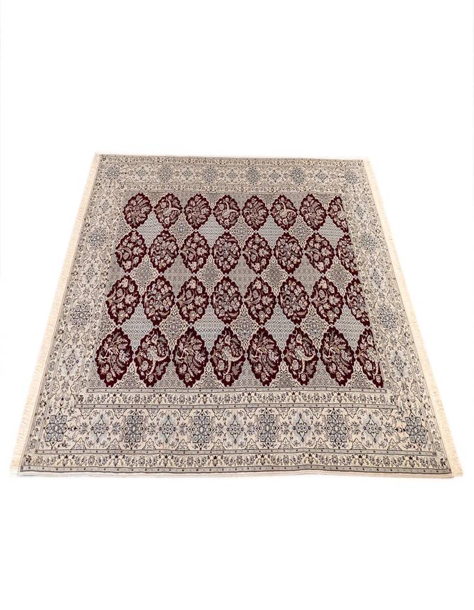 Detail image of 6' 9 x 10' 1 Nain Rug