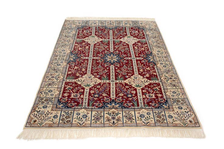 Detail image of 4' 2 x 6' 7 Nain Rug