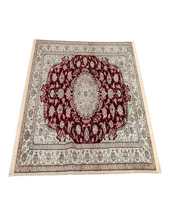 Detail image of 4' 2 x 6' 8 Nain Rug