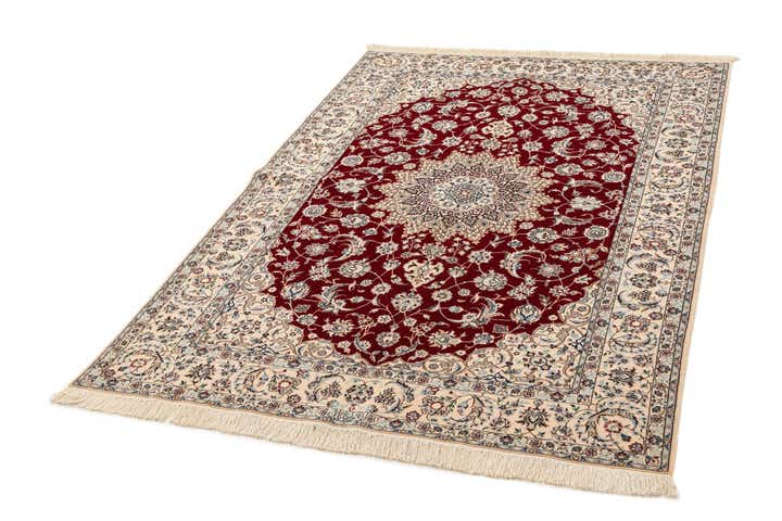 5' x 7' 5 Hand Knotted Nain Rug