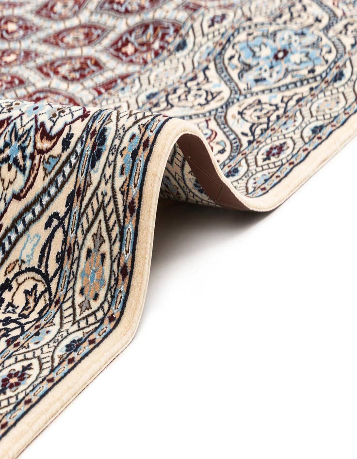 Detail image of 6' 10 x 9' 10 Nain Rug