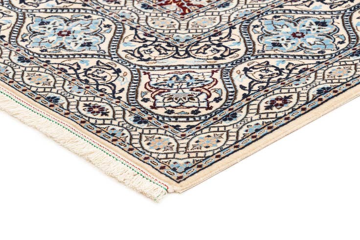 Detail image of 6' 10 x 9' 10 Nain Rug