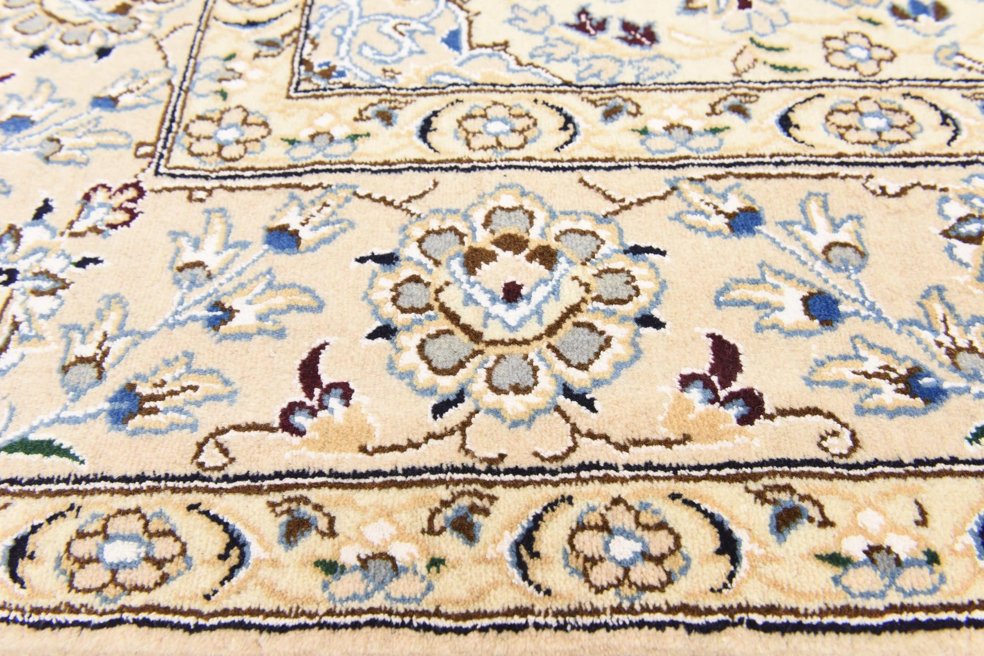 4' 10 x 8' Hand Knotted Nain Persian Rug
