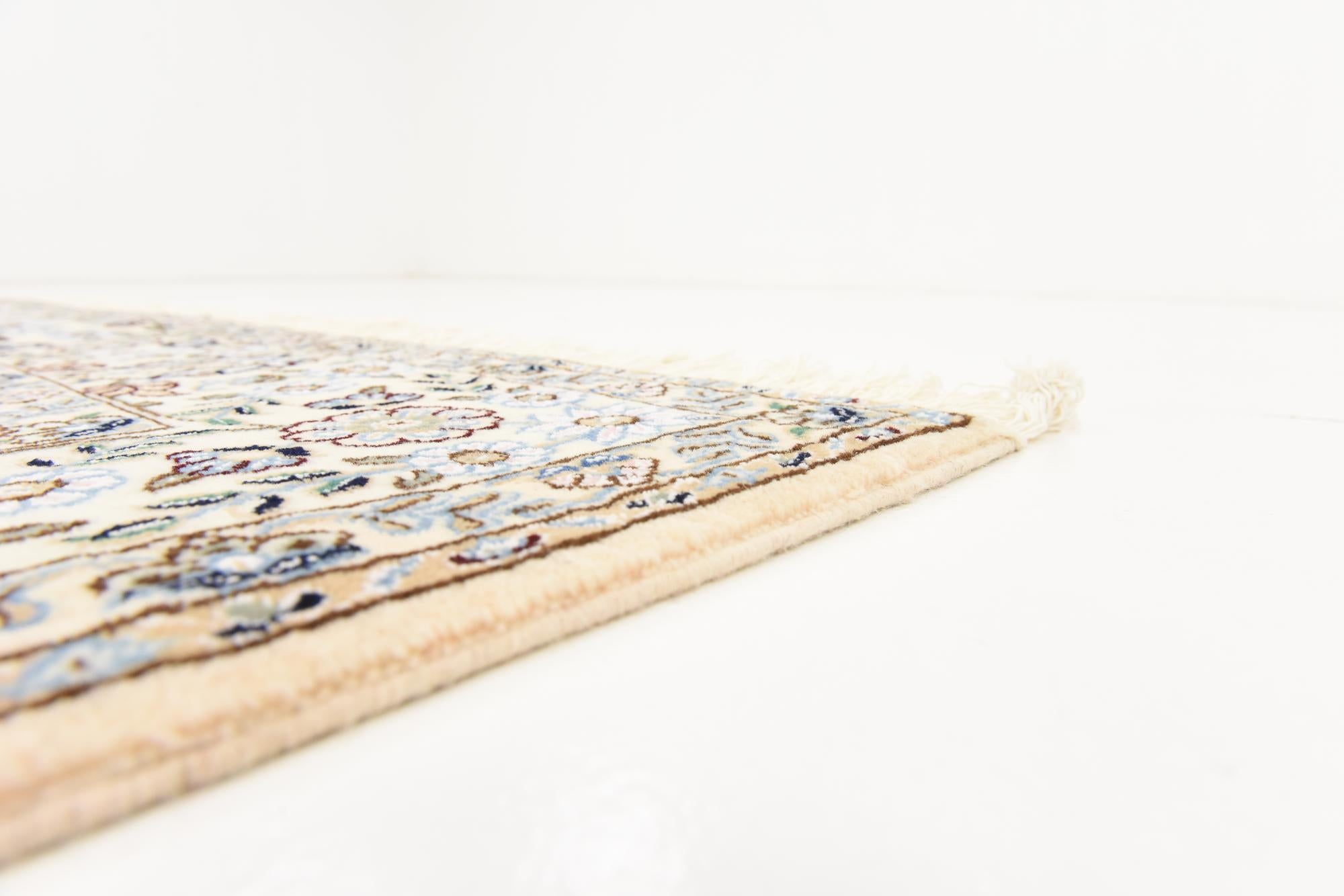 4' 11 x 8' Hand Knotted Nain Persian Rug