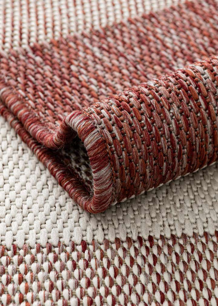 6' x 9' Easy-Clean Checkered Indoor / Outdoor Rug