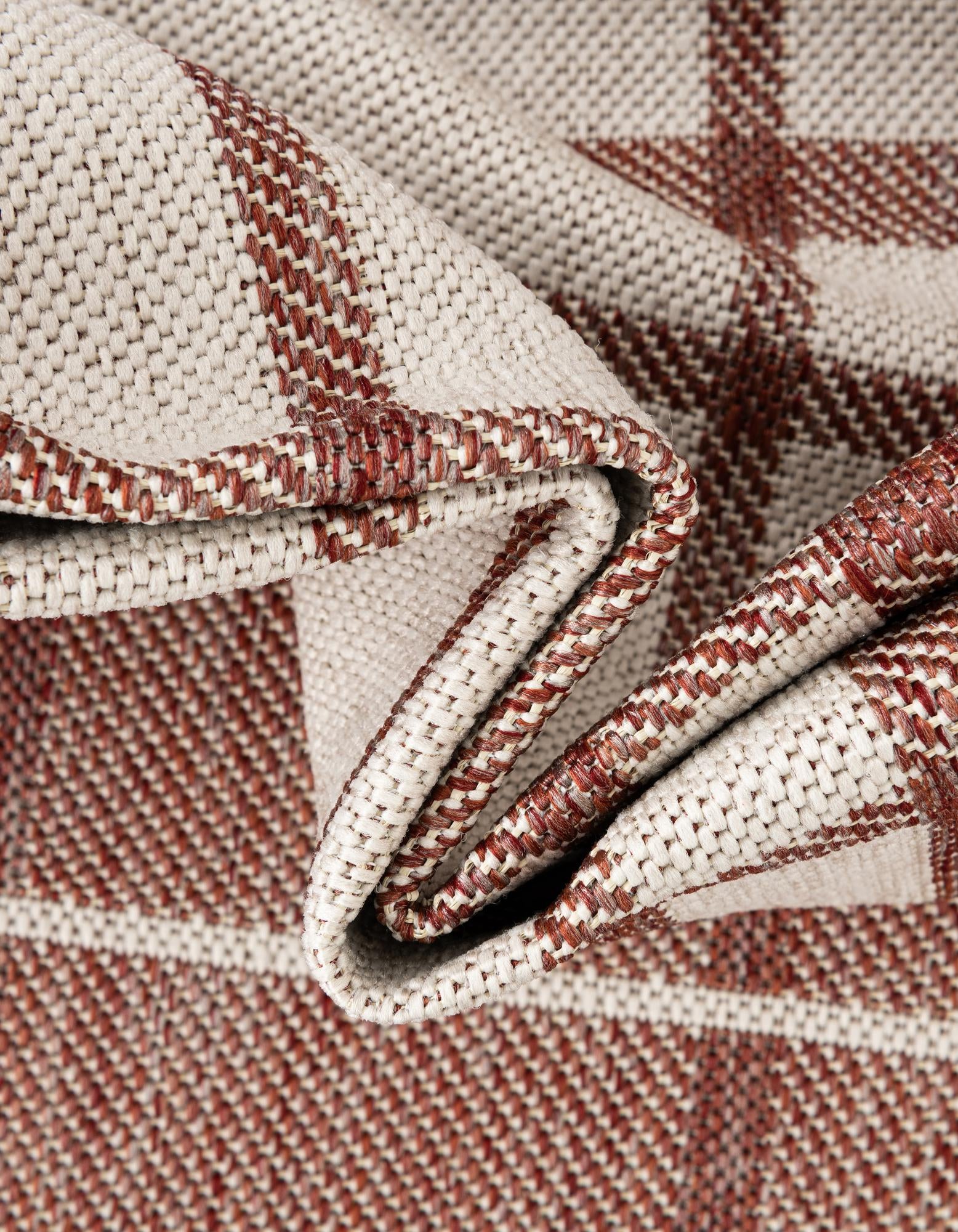 9' x 12' Easy-Clean Checkered Indoor / Outdoor Rug