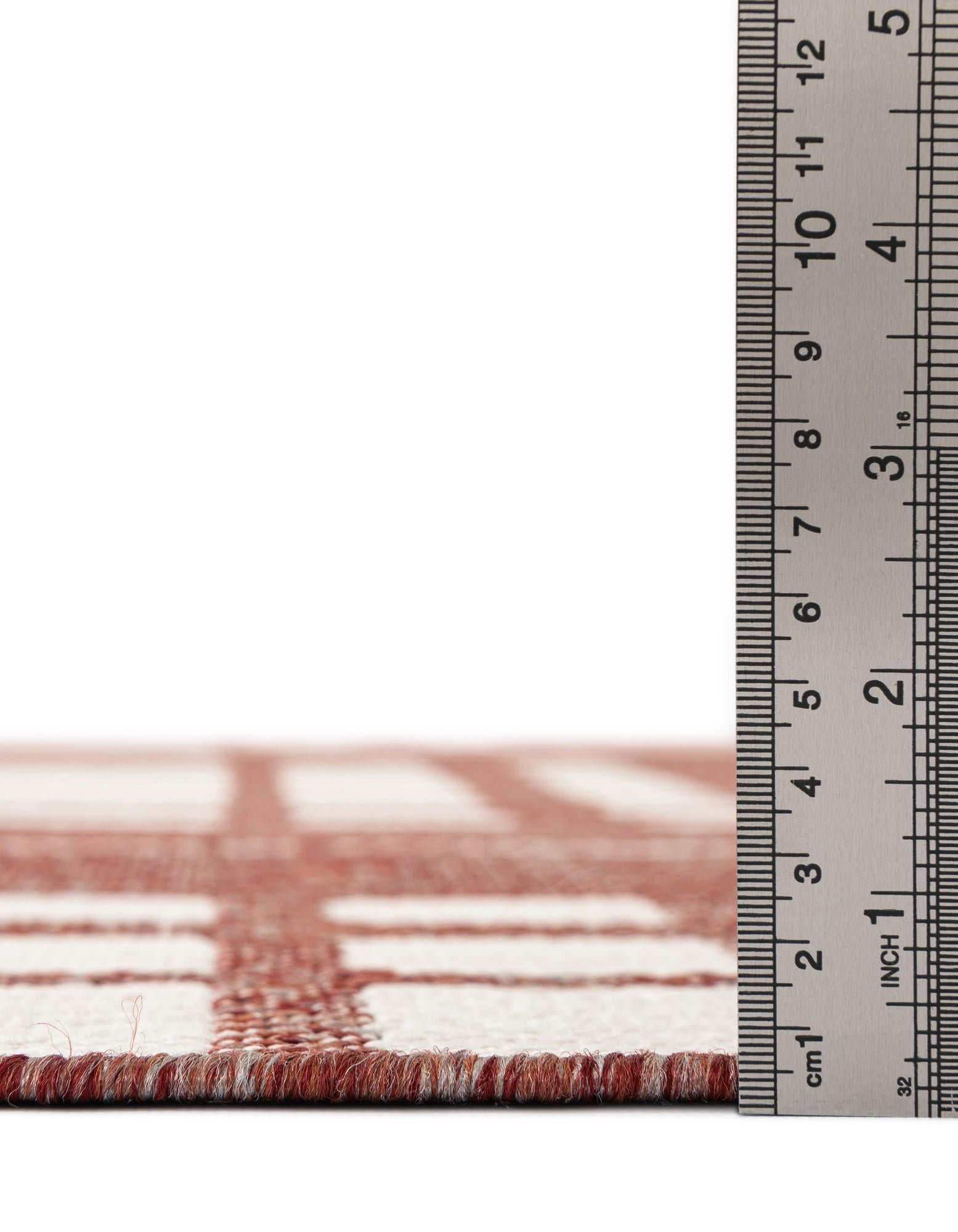 7' 10 x 10' Easy-Clean Checkered Indoor / Outdoor Rug