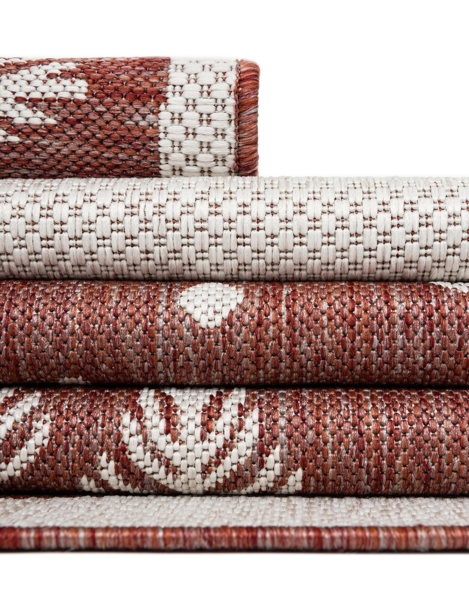 5' 3 x 7' Easy-Clean Holiday Indoor / Outdoor Rug