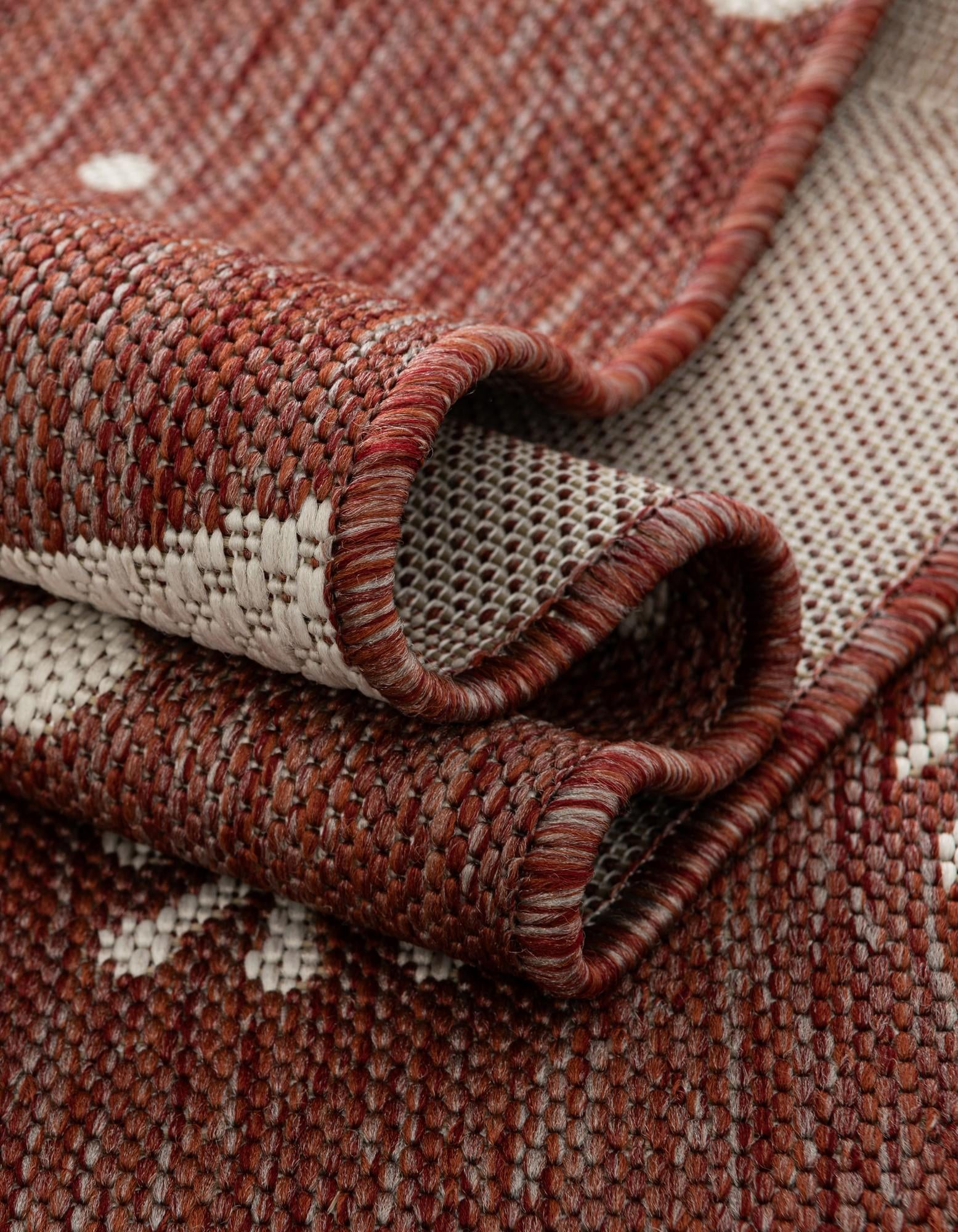 5' 3 x 7' Easy-Clean Holiday Indoor / Outdoor Rug