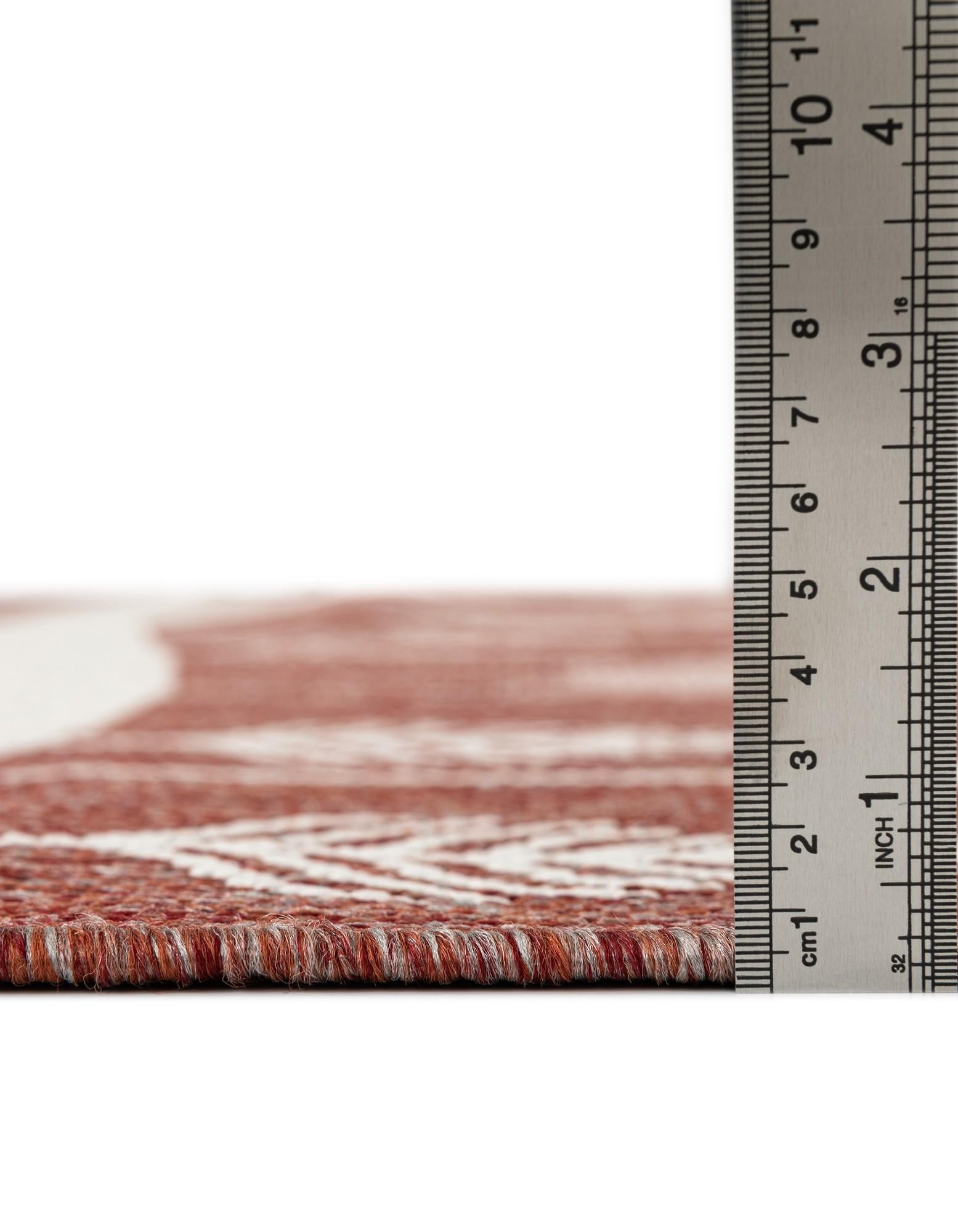 5' 3 x 7' Easy-Clean Holiday Indoor / Outdoor Rug
