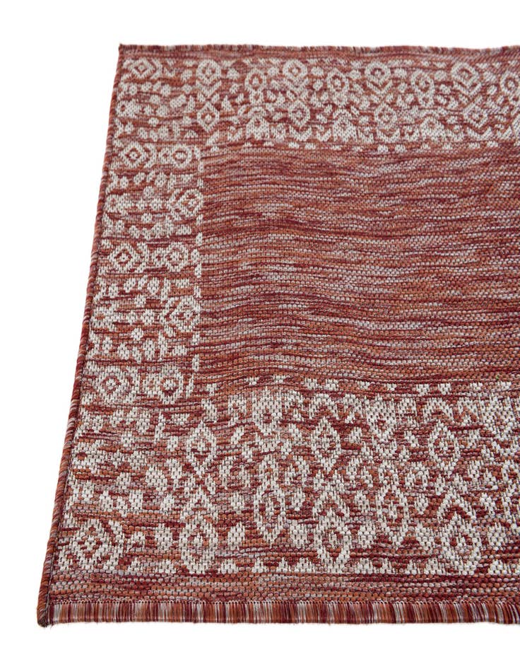 Detail image of 2' x 3'  Washable Traditional Indoor / Outdoor Rug