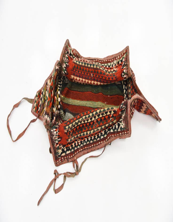 Detail image of 5' 3 x 6' 7 Hand Woven Saddle Bag Wool Rug