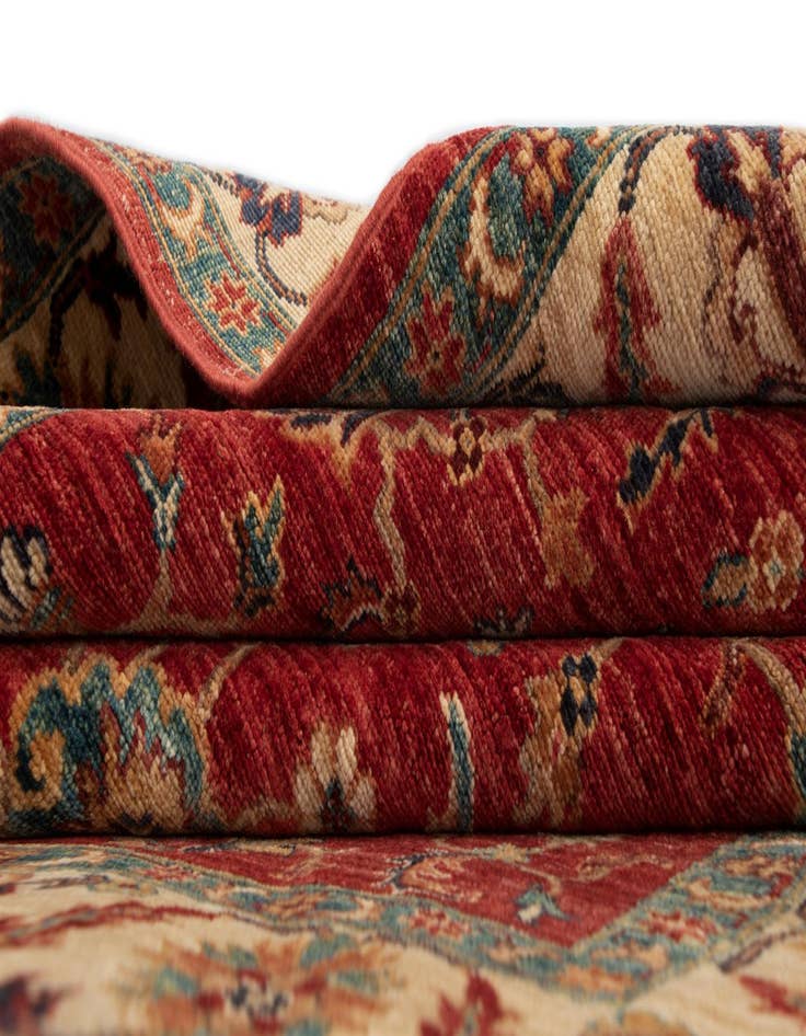 Detail image of 4' 2 x 6' 1 Sara Wool Rug