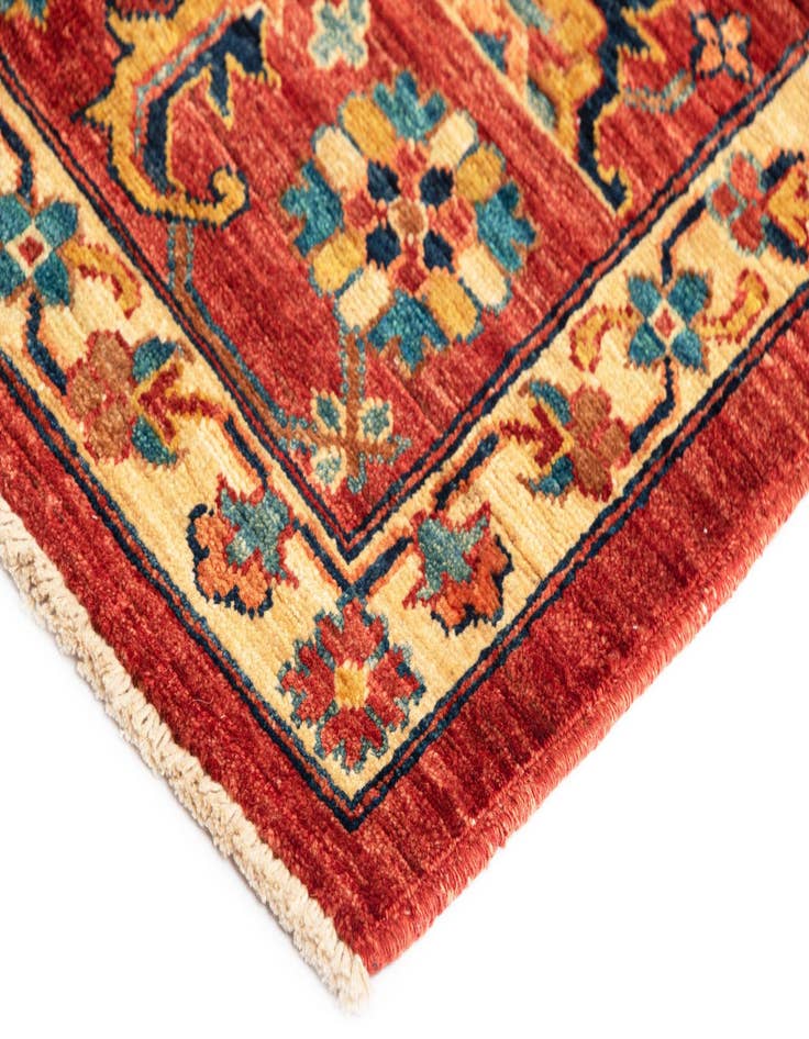 Detail image of 5' 10 x 8' 4 Sara Wool Rug