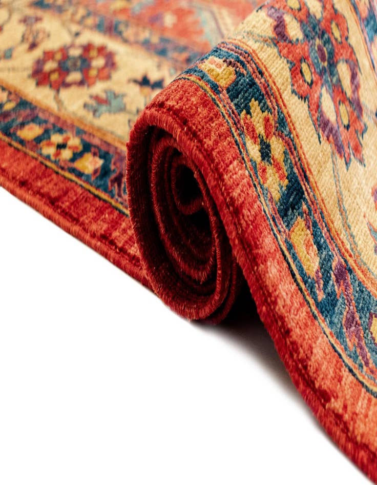 Detail image of 6' 2 x 8' 4 Sara Rug