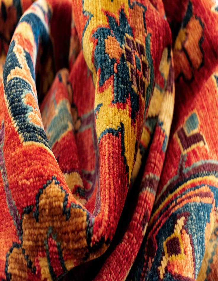 Detail image of 6' 2 x 8' 4 Sara Rug