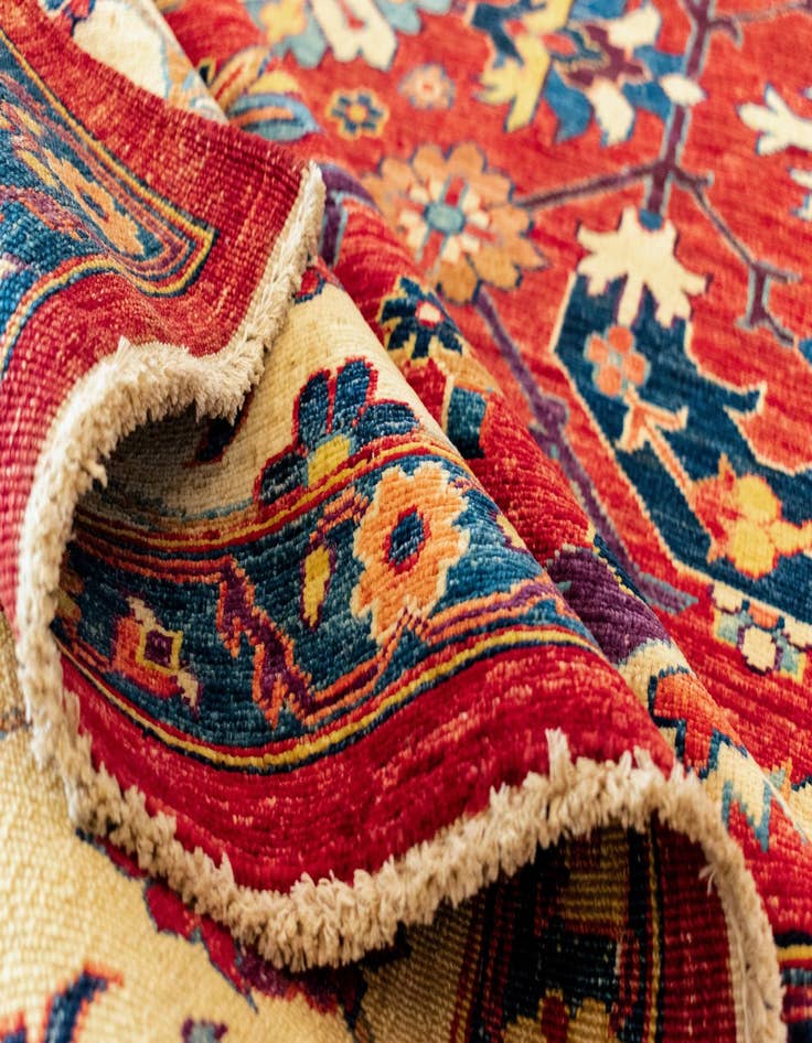 Detail image of 6' 2 x 8' 4 Sara Rug
