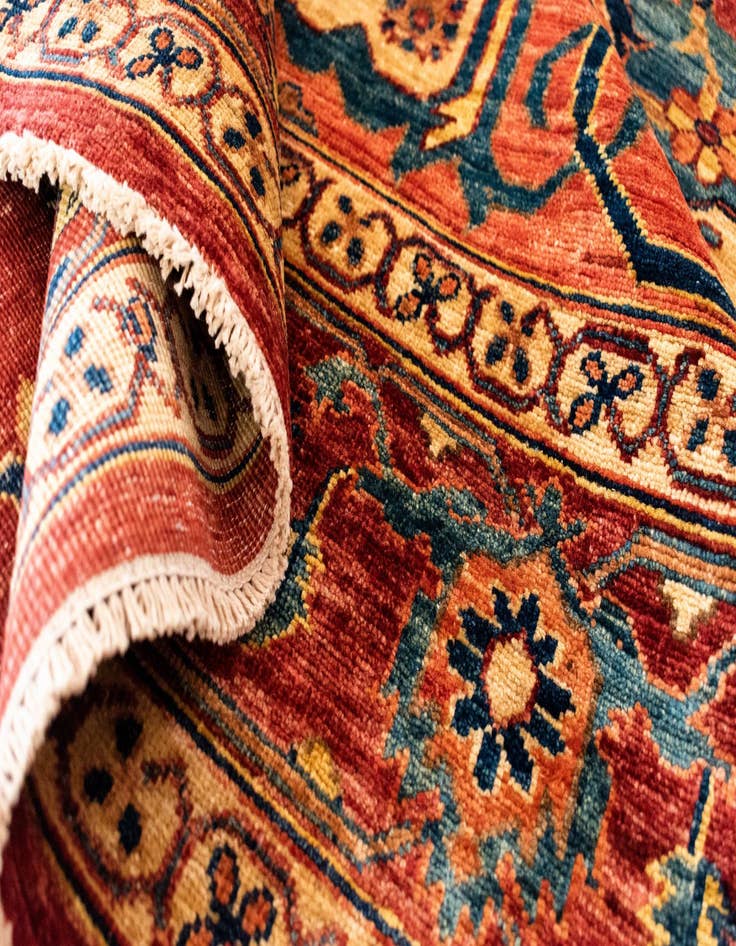 Detail image of 6' 6 x 8' 10 Sara Rug