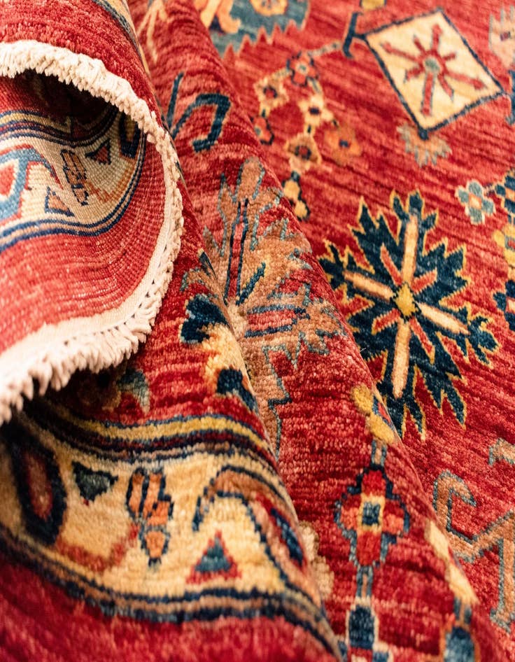 Detail image of 7' 1 x 8' 11 Sara Rug