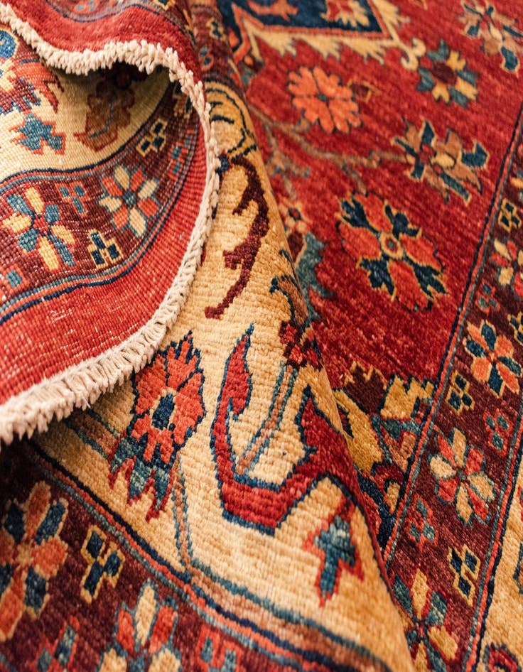 Detail image of 7' 2 x 9' 6 Sara Rug