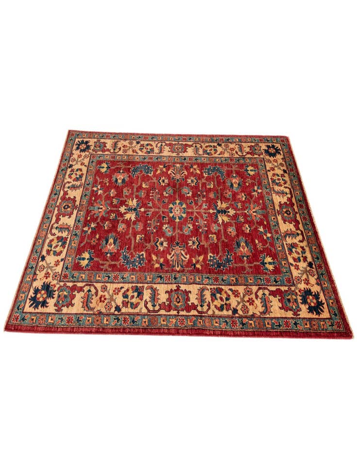 Detail image of 4' 11 x 6' 7 Sara Rug