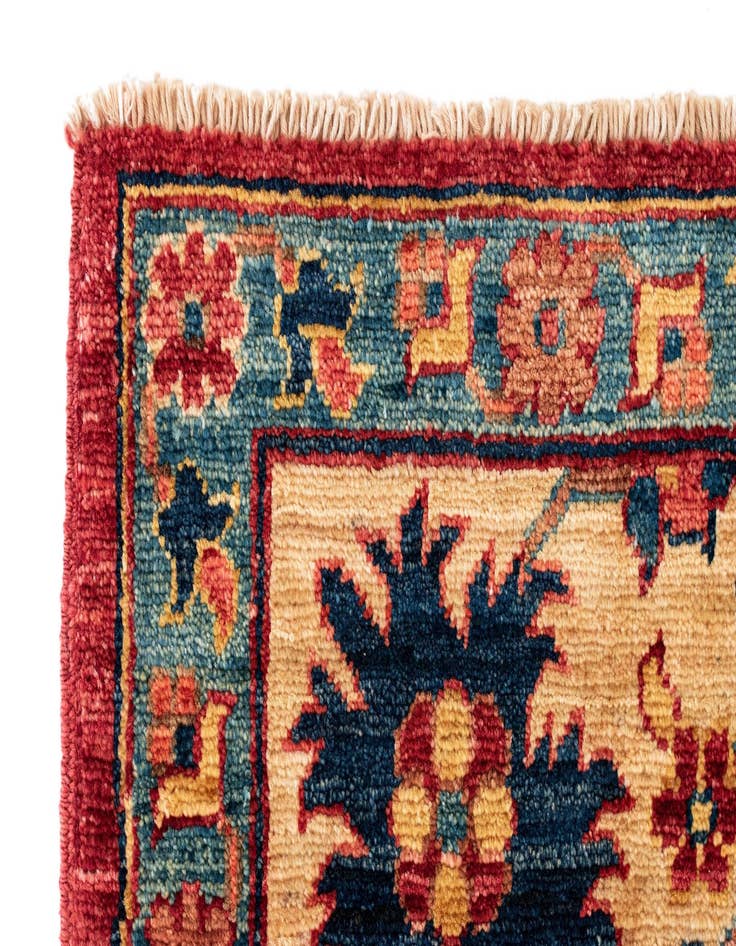 Detail image of 4' 11 x 6' 7 Sara Rug