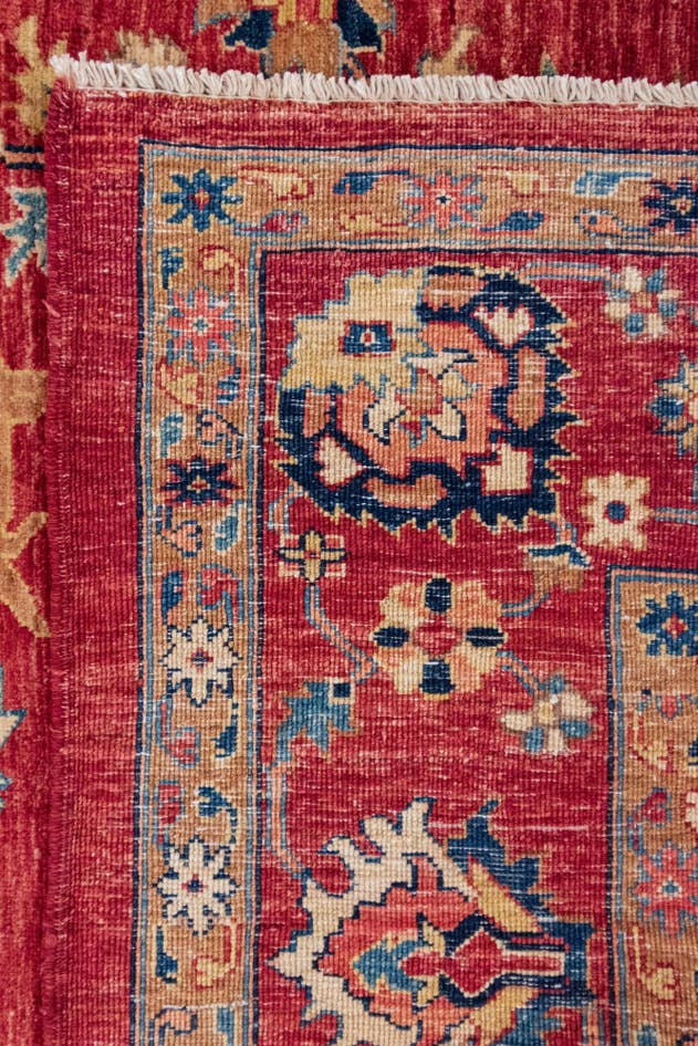 Detail image of 7' 3 x 9' 3 Sara Wool Rug