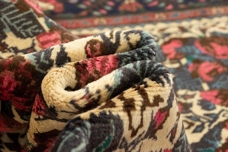 Detail image of 6' 4 x 9' 7 Hand Knotted Sarough Persian Wool Rug