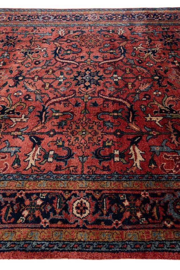 Detail image of 7' x 10' 6 Hand Knotted Sarough Wool Rug