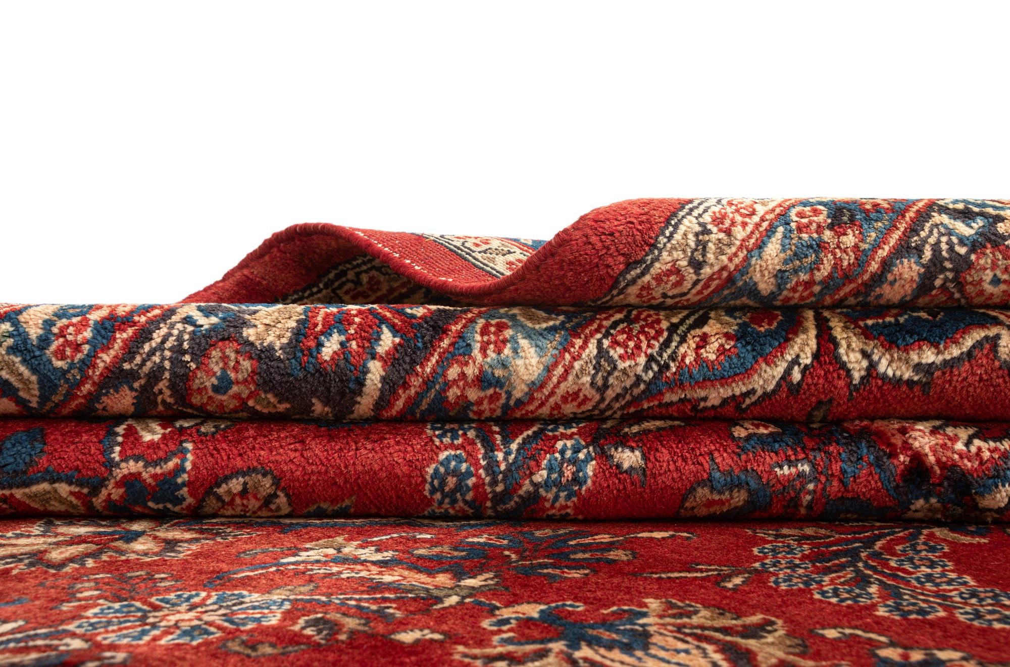 7' 1 x 10' 8 Sarouk Wool Rug