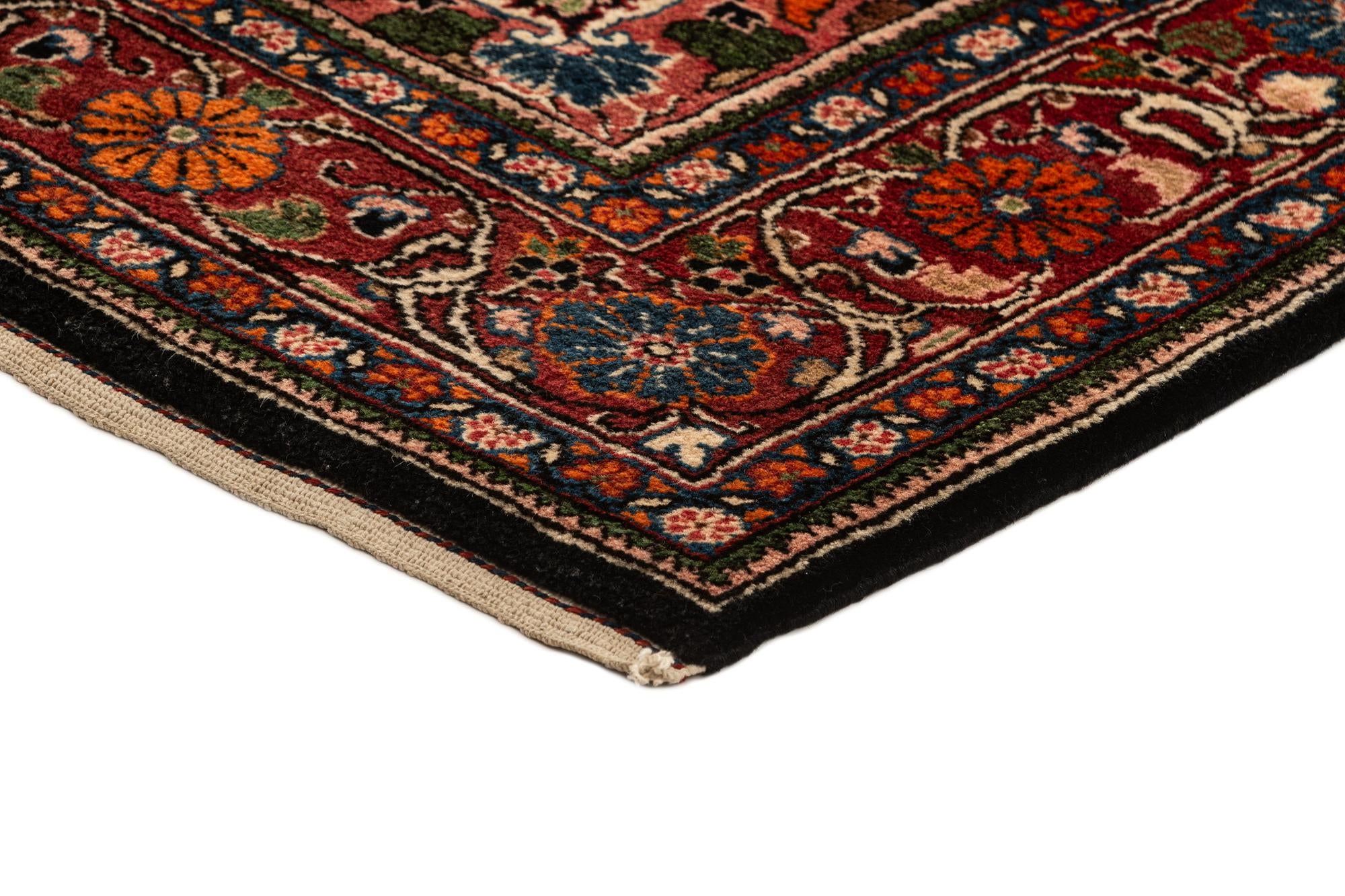 4' 4 x 6' 11 Sarouk Rug