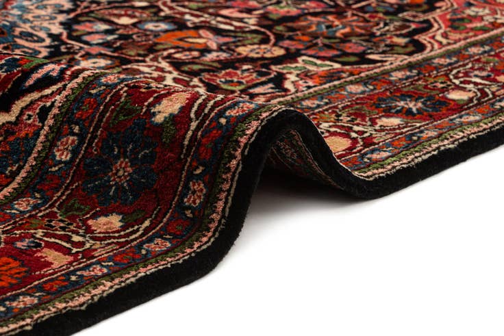 Detail image of 4' 4 x 6' 11 Sarouk Rug