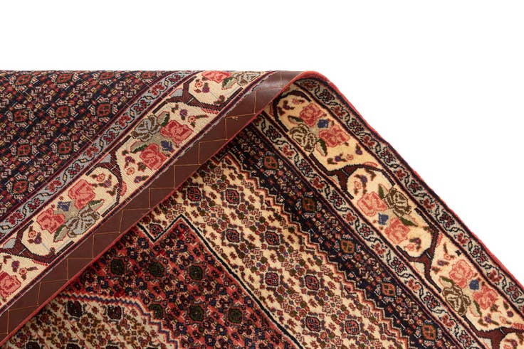 Detail image of 6' 10 x 9' 2 Senneh Wool Rug