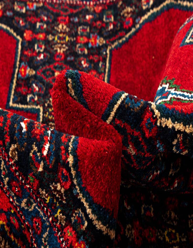 Detail image of 3' 10 x 5' 7 Senneh Wool Rug