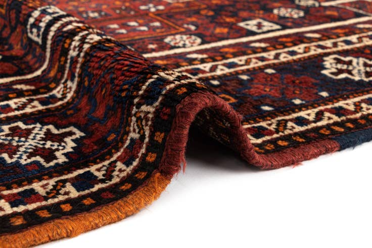 Detail image of 5' 3 x 7' Shiraz Wool Rug