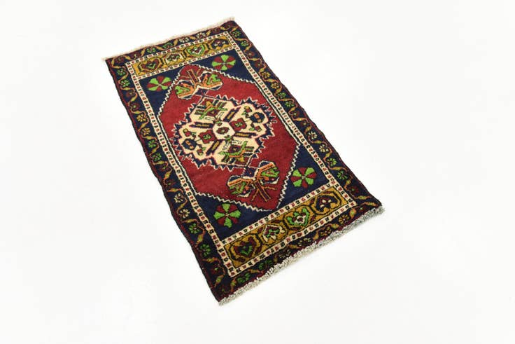 Detail image of 1' 9 x 3' 2 Hand Knotted Shiraz Persian Wool Rug
