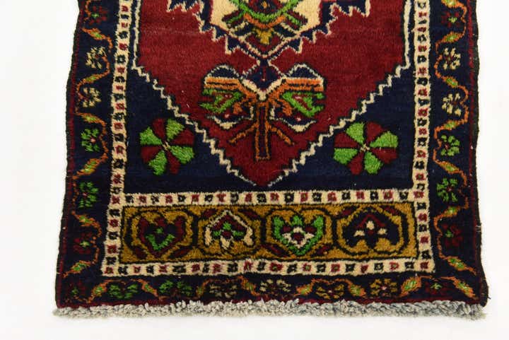 1' 9 x 3' 2 Hand Knotted Shiraz Persian Wool Rug