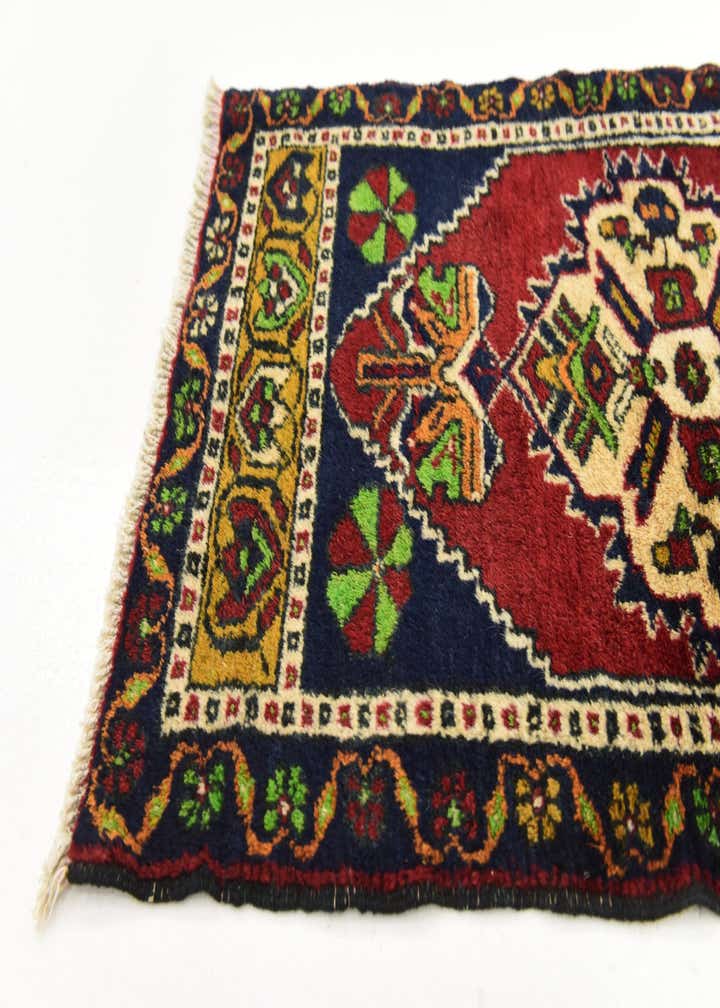 1' 9 x 3' 2 Hand Knotted Shiraz Persian Wool Rug