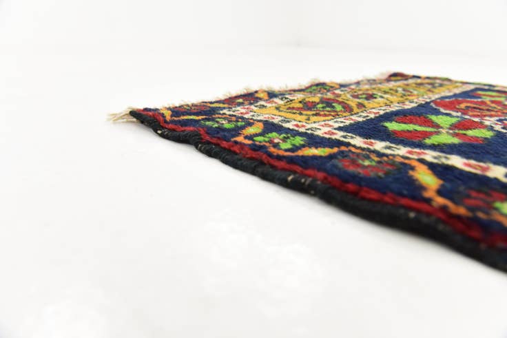 Detail image of 1' 9 x 3' 2 Hand Knotted Shiraz Persian Wool Rug