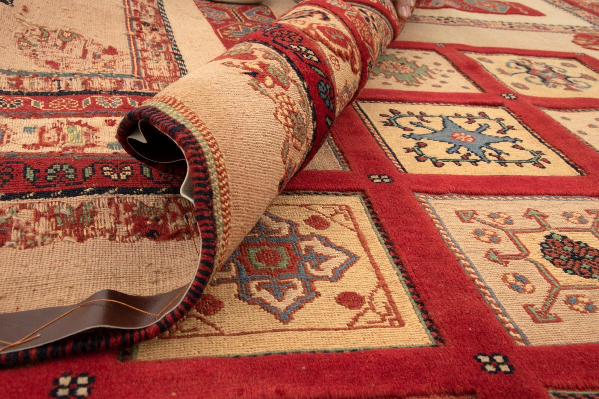6' 7 x 9' 7 Sumak Kilim Rug